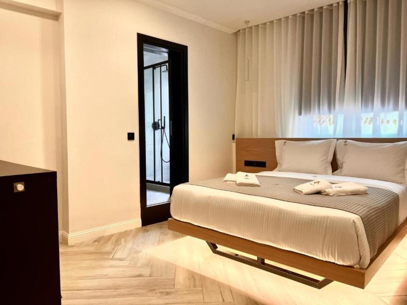 Aparthotel Triple A - Golden Eight - On Aiolou Downtown - Free Parking! *